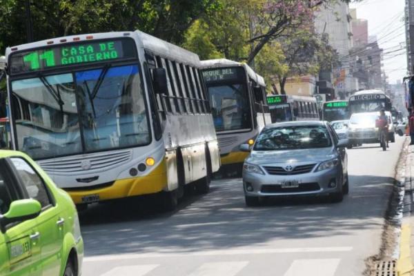 Paro de colectivos: hubo acuerdo salarial y se levantó la medida de la UTA para este viernes