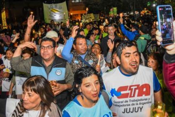 Nueva marcha de antorchas y rechazo a la oferta salarial de Gerardo Morales