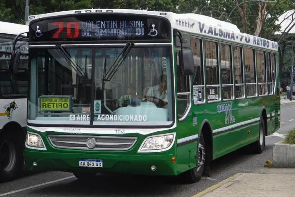 Rige el paro de colectivos convocado por la UTA: a qué líneas afecta y en qué lugares