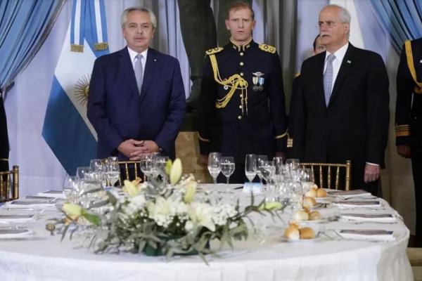 Alberto Fernández participa de la cena de camaradería de las Fuerzas Armadas