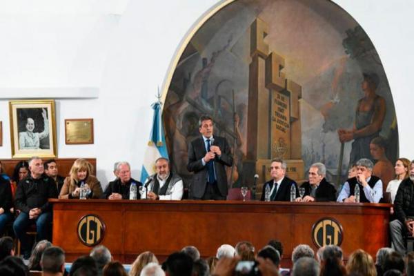 Massa se reunió con la CGT: "Cuando haya problemas que resolver, nunca me van a ver metido abajo de la mesa"
