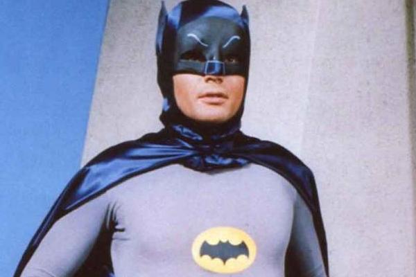 Entre Rios: el candidato de Milei que se viste de Batman para hacer campaña
