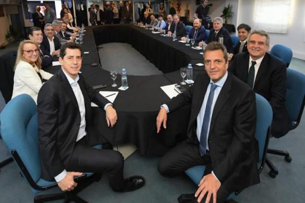 Gobernadores peronistas ratificaron su respaldo a la candidatura de Massa