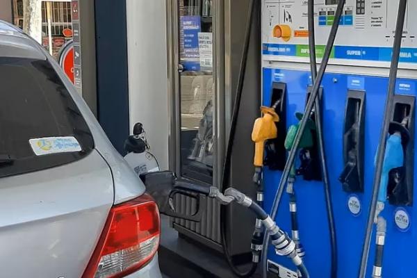YPF aumenta 4,5% las naftas y acumula un incremento de 40% en el año