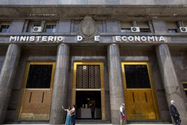 El Ministerio de Economía denunciará a proveedores de la Ciudad por manipular el dólar blue