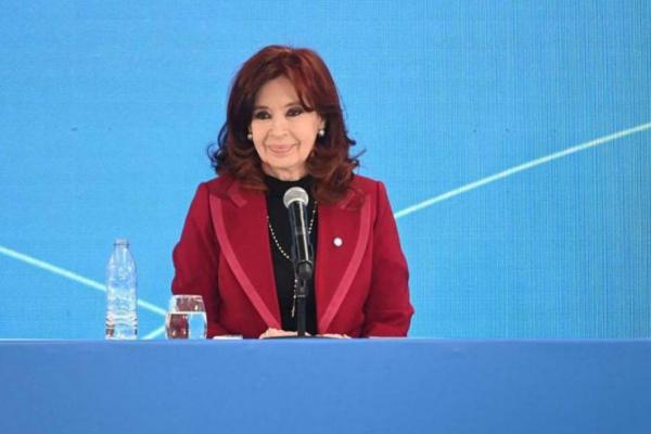 Cristina reclamó sumar al juicio la pericia que probó que a Centeno le escribieron los cuadernos