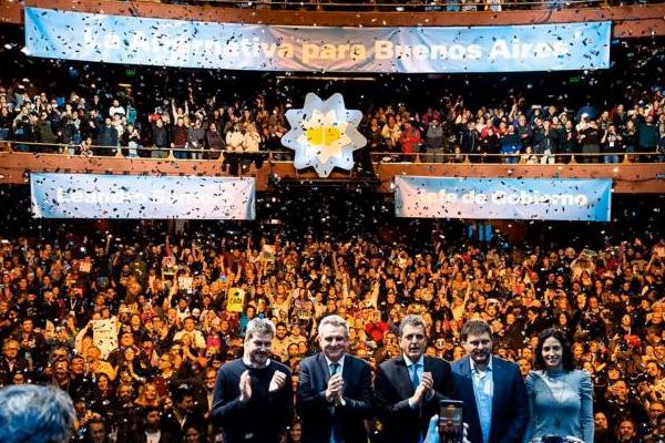 Leandro Santoro cerró su campaña en el Gran Rex: "El Gobierno del PRO está agotado"