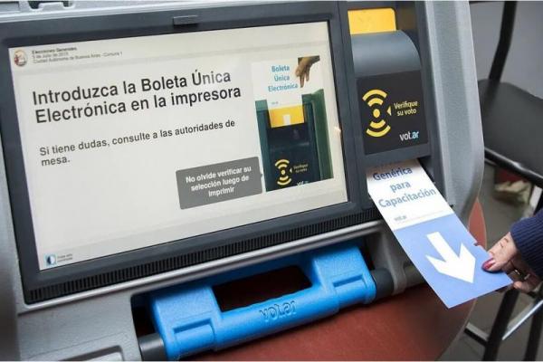Presentaron más de 20 denuncias por el mal funcionamiento de las máquinas de votación electrónica en CABA