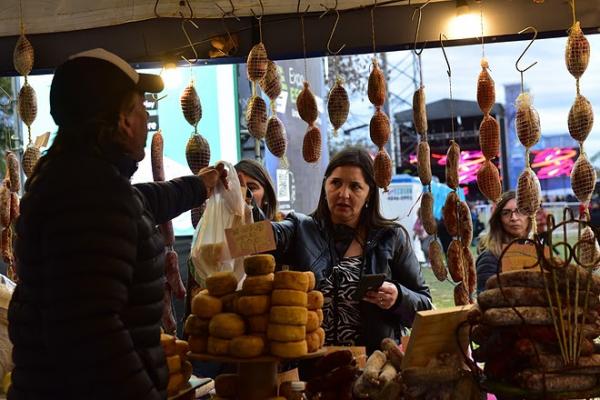 Escobar abrió la convocatoria para emprendedores que quieran participar de la 60° Fiesta Nacional de la Flor