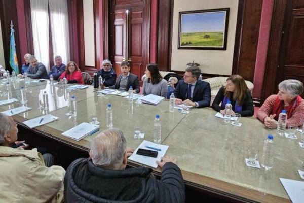 Kicillof firmó junto a la CGT convenios a favor de la formación de los trabajadores