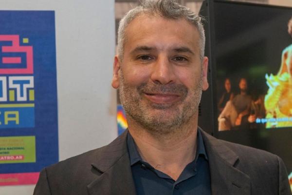 Gustavo Uano cuestionó la iniciativa liberal de cerrar instituciones culturales: "Defendamos la cultura con uñas y dientes"