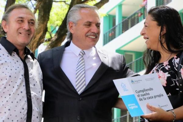 Alberto Fernández entrega más de 780  viviendas en San Juan