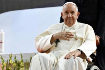 El Papa Francisco saludó al nieto 133 en la Plaza San Pedro, tras la polémica por el acto negacionista de Villarruel