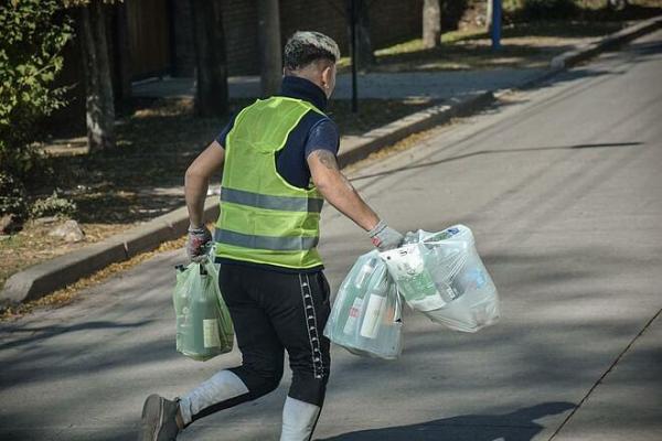 Comienza a funcionar un servicio de recolección diferenciada de materiales reciclables en Escobar