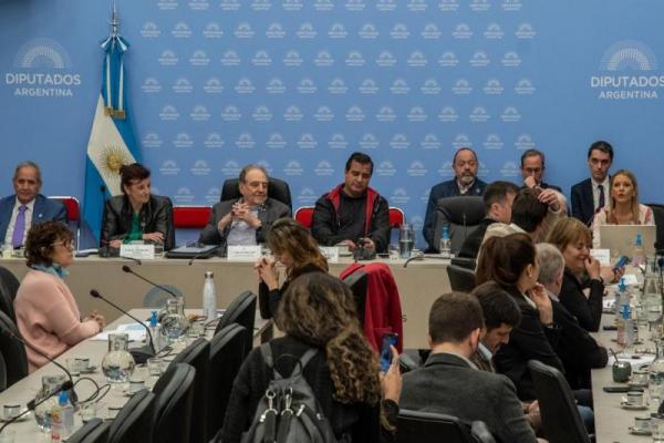 Funcionarios y sindicalistas defendieron la eliminación de Ganancias: "Es justicia social"