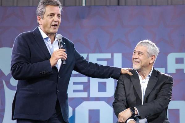 Massa se comprometió a trabajar para que Argentina sea sede del Mundial 2030