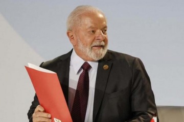 Brasil:  Lula Da Silva fue internado para una operación programada