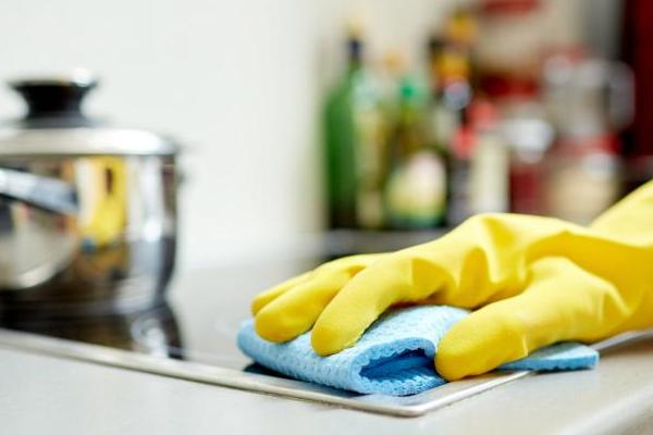 Acuerdo para personal de casas particulares: la mejora salarial será del 34%