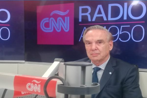 "Votar a Milei es suicida", dijo Pichetto al asegurar que el libertario "no está en condiciones de gobernar"