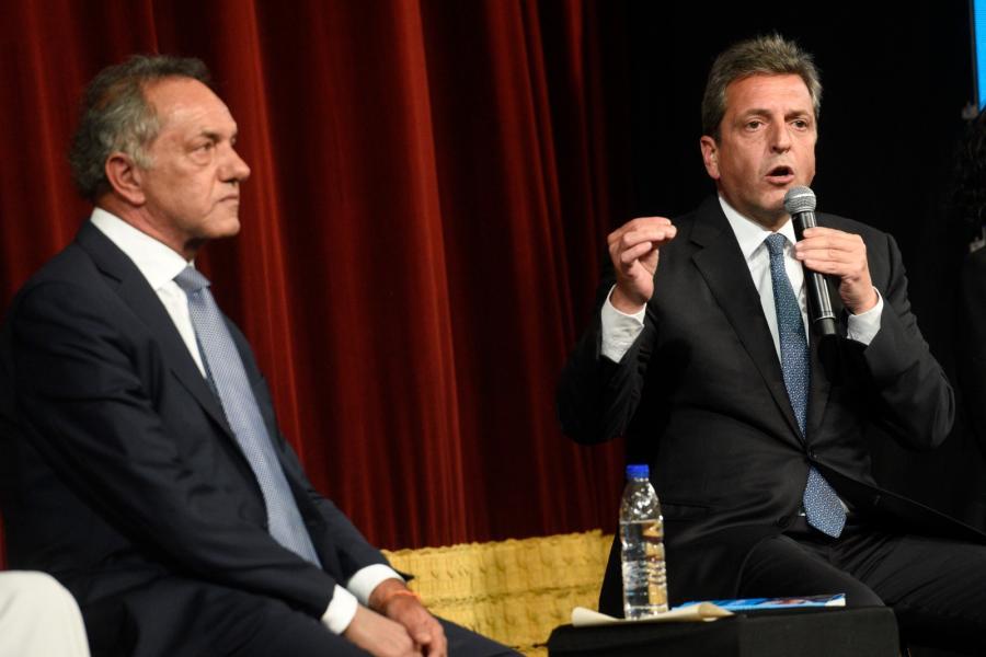 Massa lanzó un dólar preferencial para pymes y producción y enfrenta la economía de Milei