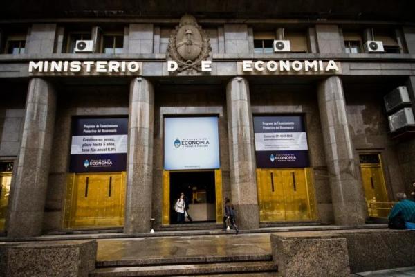 Desde el Ministerio de Economía ratificaron que dólar oficial seguirá fijo hasta noviembre tras declaraciones de Melconian