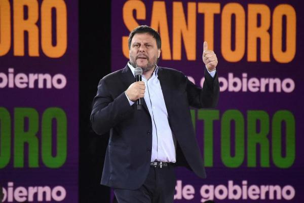 Santoro cerró campaña de UP en CABA junto a Massa: "Nuestra pelea es por la justicia social, ambiental y distributiva"