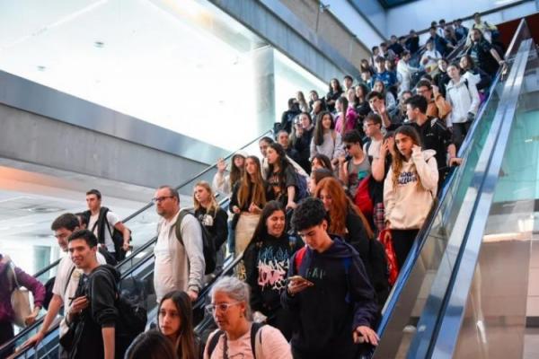 En el marco del operativo "Regreso Seguro", arribó al país un tercer vuelo con repatriados desde Israel