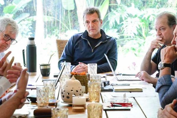 "Gestión y serenidad": Massa reunió a su equipo económico en las vísperas de las elecciones