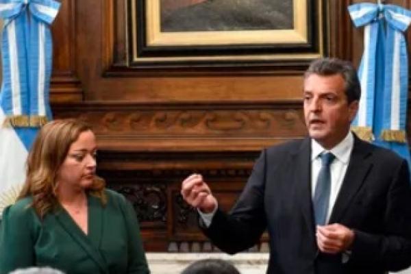 La arenga de Massa ante los diputados oficialistas: "No se duerman en los laureles"