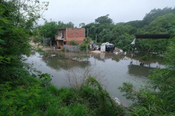 Corrientes: El Gobierno realiza un operativo de asistencia a las familias afectadas por la inundación
