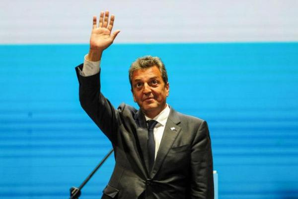 Massa anunció que hijos y convivientes de excombatientes de Malvinas serán declarados "legítimos herederos"