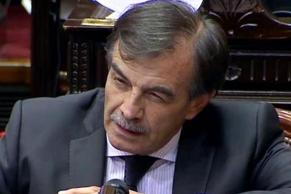 Bazze: "Planteo la neutralidad pero también que la democracia le costó muchísimo a la Argentina"