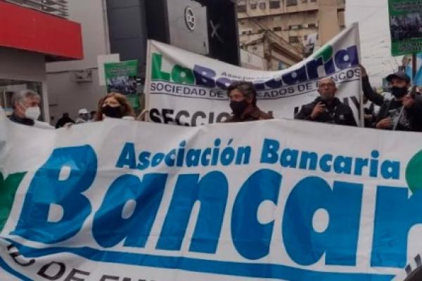 Mejora salarial: La Bancaria acordó una suba del 17% para noviembre y acumula 142 puntos en el interanual