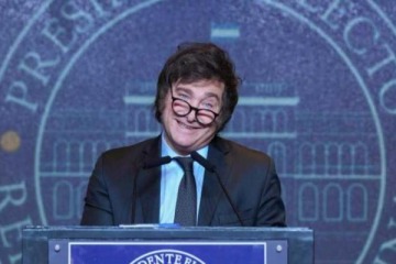 Foto de Ins�lito: la Oficina del Presidente Electo confundi� al director de cine James Cameron con un funcionario brit�nico