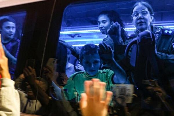 Hamas liberó a otras 10 personas, entre ellas, cuatro ciudadanas argentinas