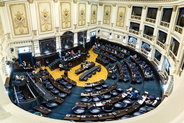 El massismo y La Cámpora intercalarán presidencias en Diputados de PBA