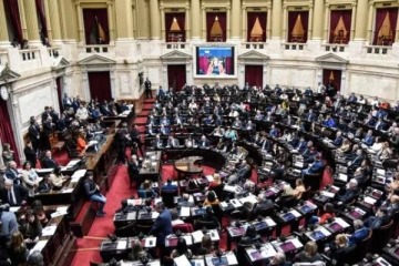 Los diputados electos prestan juramento y Martín Menem asume la presidencia de la Cámara baja