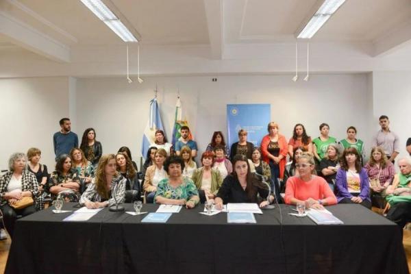 No somos un gasto": el Ministerio de las Mujeres le pidió a Milei la continuidad de la línea 144 y del Acompañar