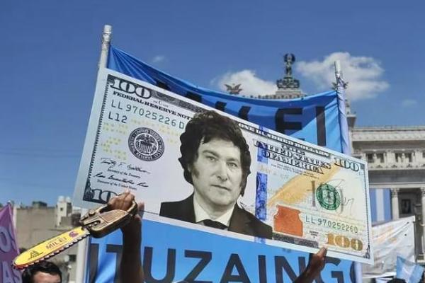 Nuevas medidas económicas: Caputo fijó el dólar a 800 pesos