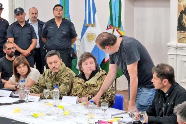 Milei participó del Comité de Crisis desde Bahía Blanca: "Van a resolver esta situación con los recursos existentes"