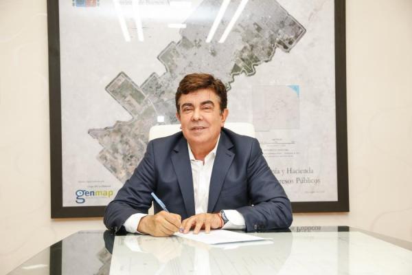 Espinoza otorgó un aumento salarial que alcanza hasta un 169% y un bono de $120.000 para trabajadores municipales
