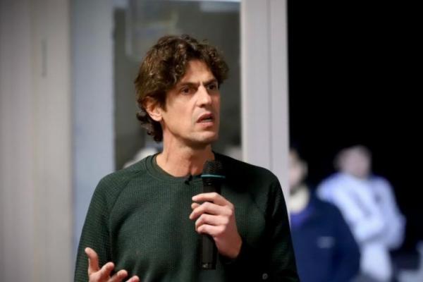 Ya con algunas críticas, la UCR debate qué hacer frente al DNU de Javier Milei