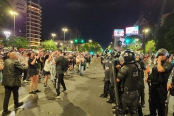 Violenta represión en Córdoba a un cacerolazo pacífico contra el DNU: heridos y detenidos