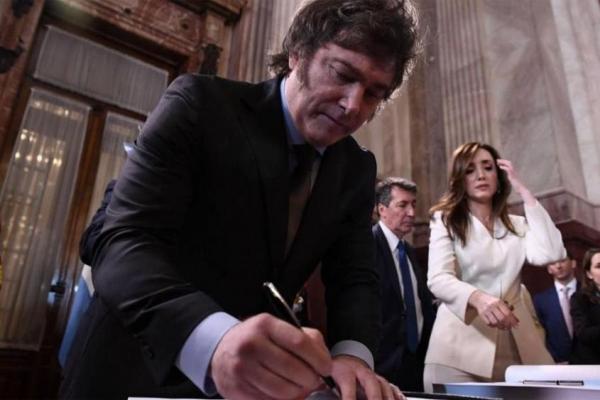 Por decreto, Milei dejará sin efecto las contrataciones de empleados públicos del último año