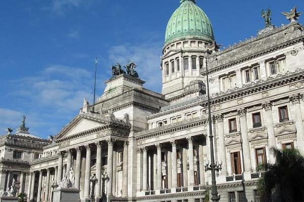 Pese a las extraordinarias, el Congreso sigue pasivo a la espera del DNU y los proyectos de Milei