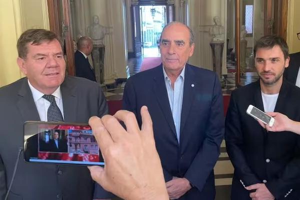 La presión de los gobernadores tuvo éxito y el Gobierno frena artículos sobre la pesca en la Ley Ómnibus