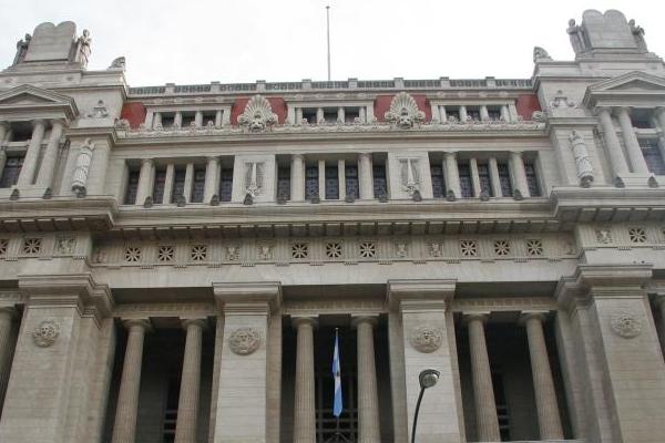 El Gobierno pidió que la Justicia no invervenga en las causas contra el DNU