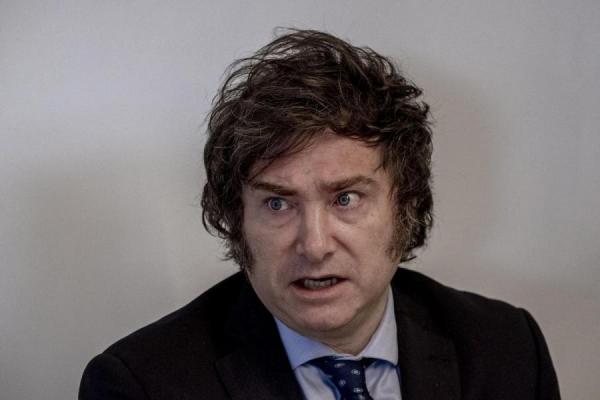 Milei atacó a una cuenta fake de Kicillof pensando que era la verdadera