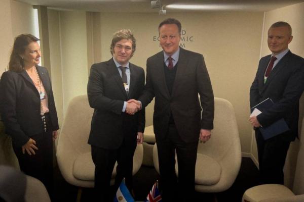 Javier Milei se reunió con David Cameron en Davos
