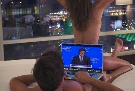 Porno: el goce de Elon Musk por el discurso de Milei en Davos